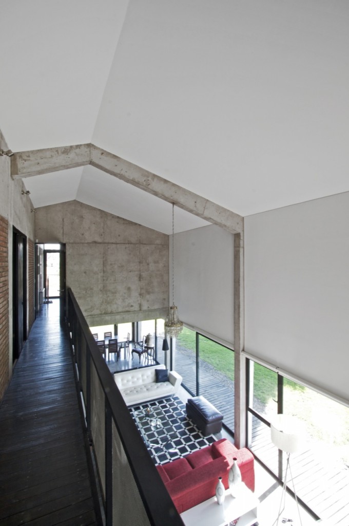 House in Colina by Felipe del Rio & Federico Campino