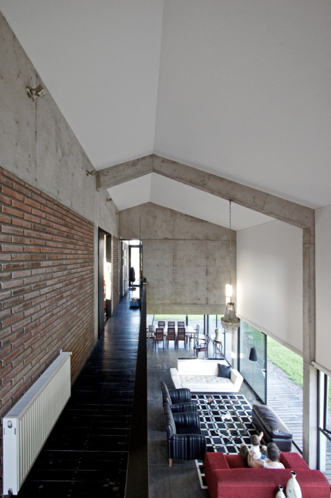 House in Colina by Felipe del Rio & Federico Campino