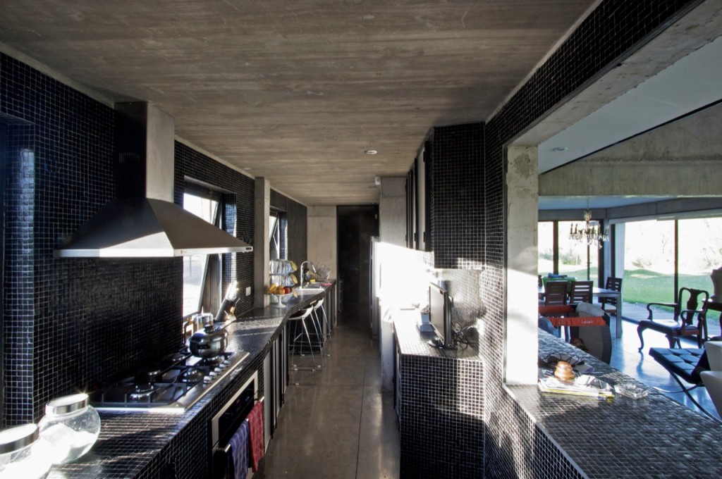 House in Colina by Felipe del Rio & Federico Campino