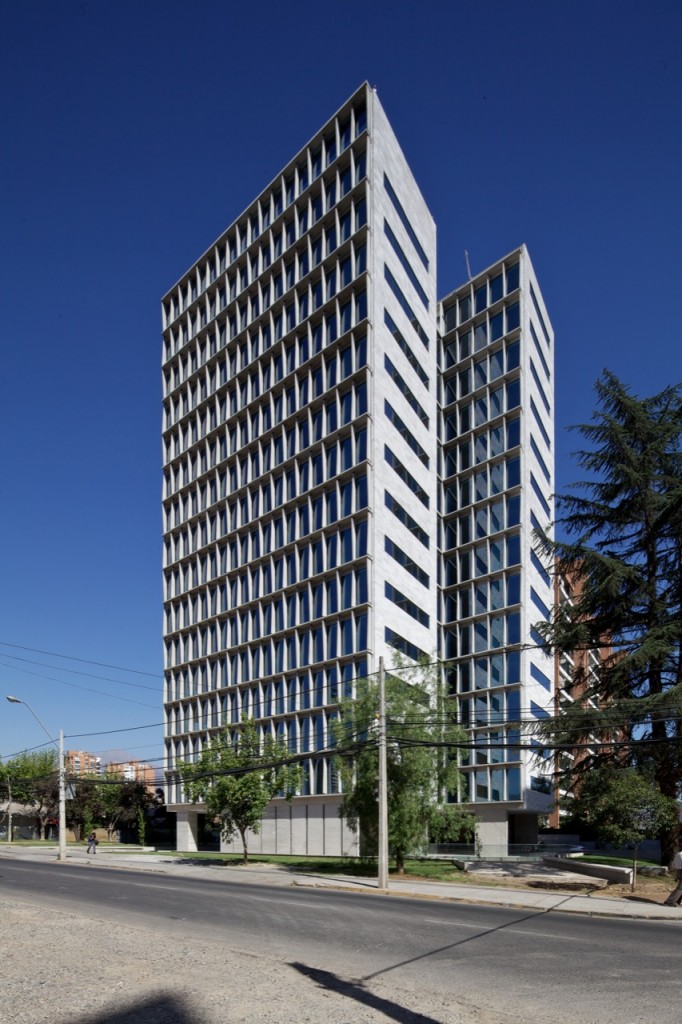 Los Militares Building by MOBIL Arquitectos