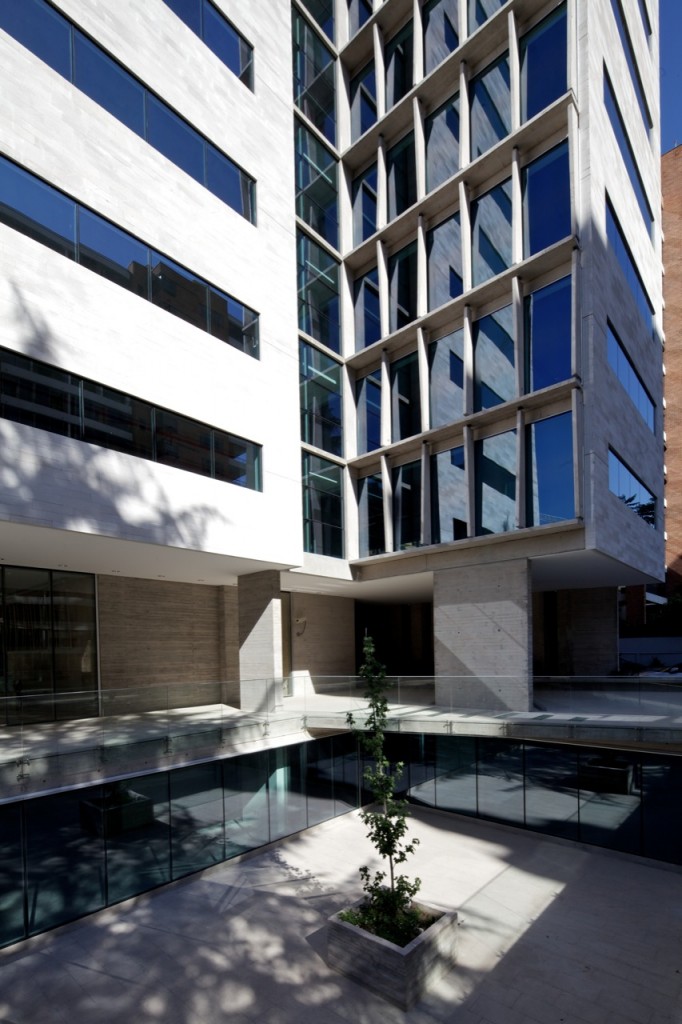 Los Militares Building by MOBIL Arquitectos