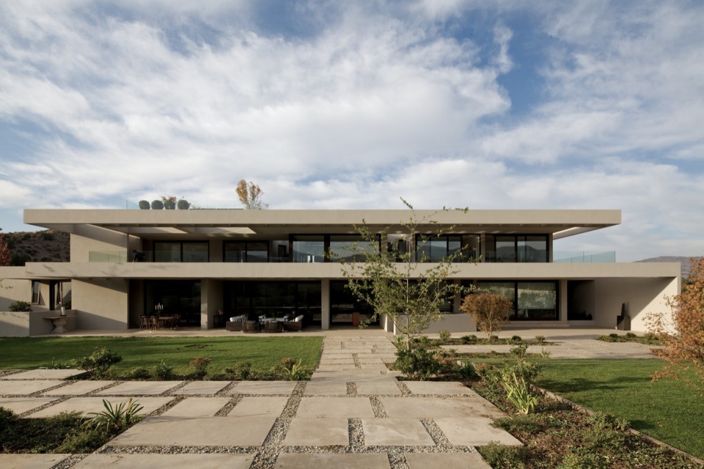 Arrigoni Lineros House by Gonzalo Mardones