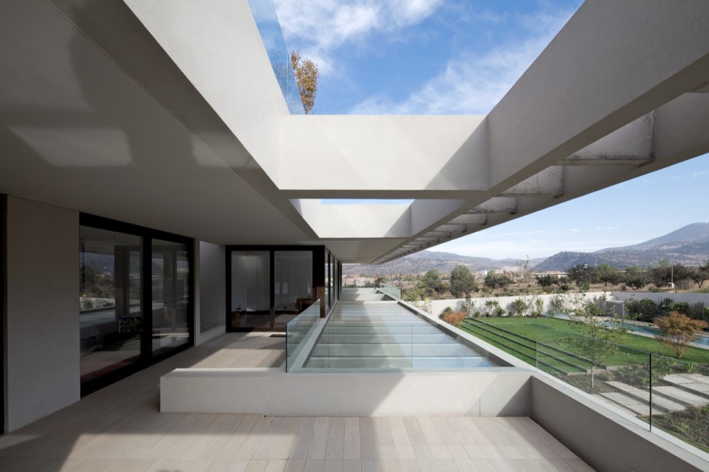 Arrigoni Lineros House by Gonzalo Mardones