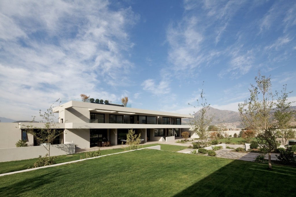 Arrigoni Lineros House by Gonzalo Mardones