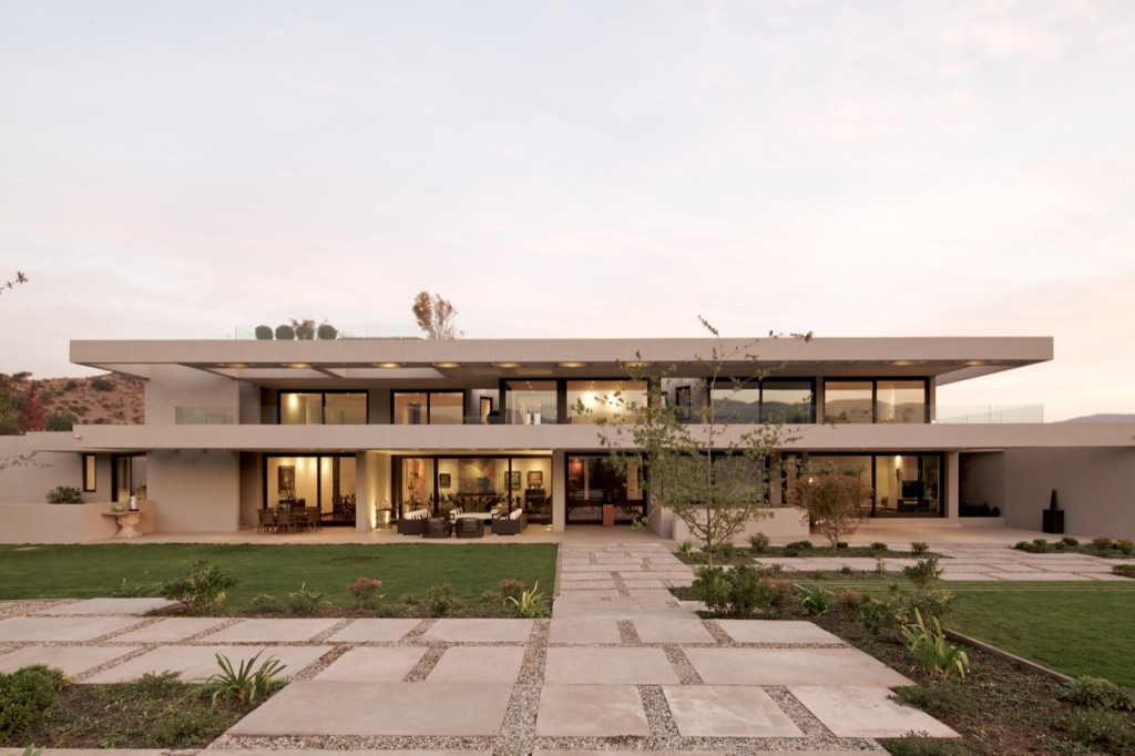 Arrigoni Lineros House by Gonzalo Mardones