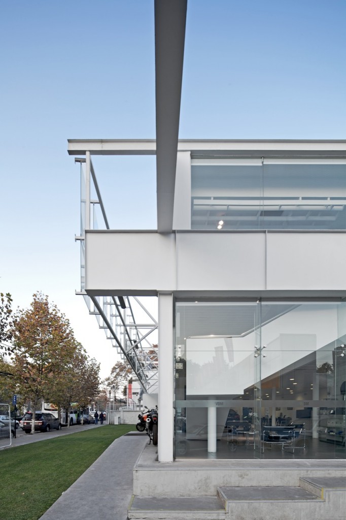 BMW Store by Guillermo Hevia Architects