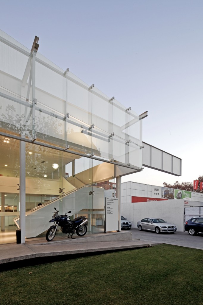 BMW Store by Guillermo Hevia Architects