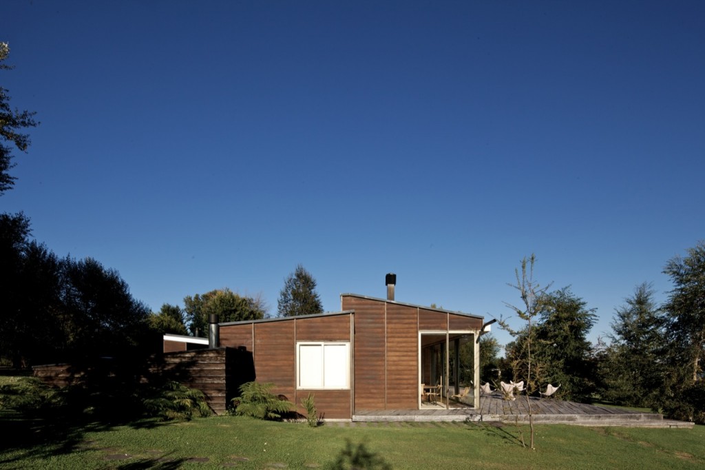 Villarrica House I by MOBIL Arquitectos