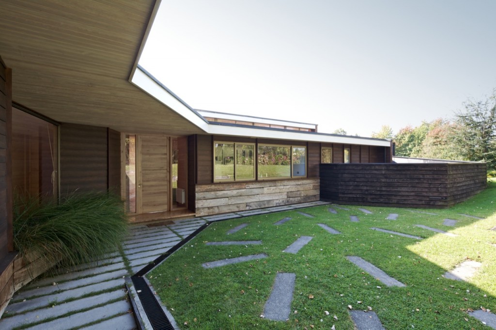 Villarrica House I by MOBIL Arquitectos