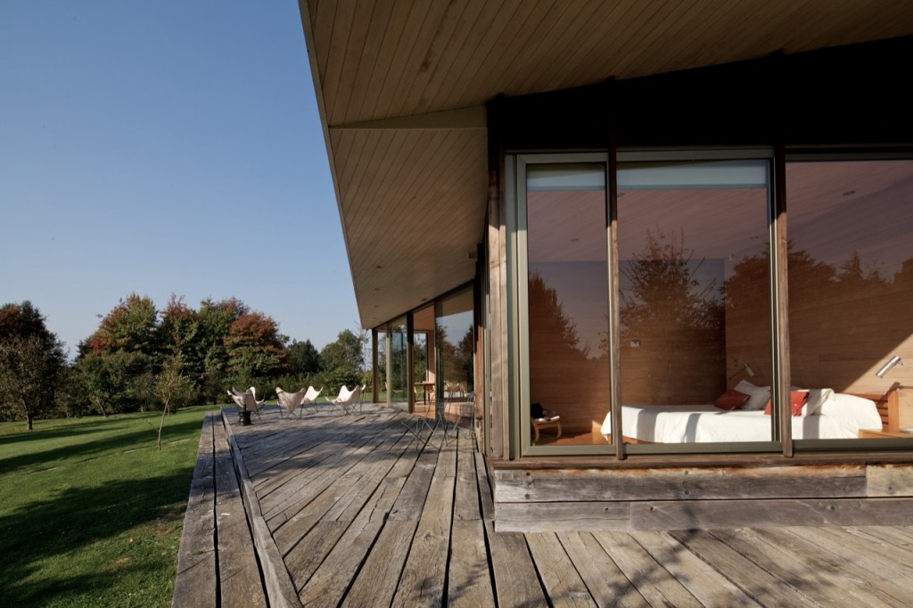 Villarrica House I by MOBIL Arquitectos