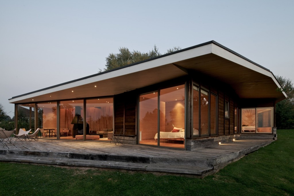 Villarrica House I by MOBIL Arquitectos