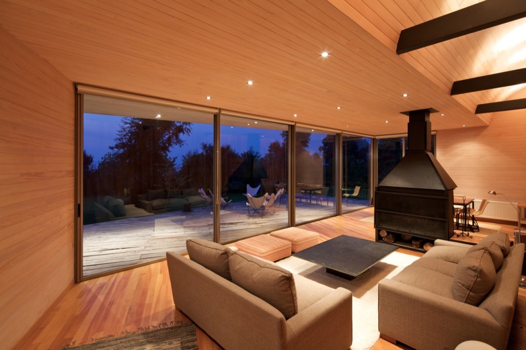 Villarrica House I by MOBIL Arquitectos