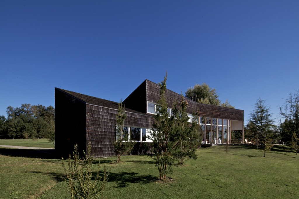 Browne I House by MOBIL Arquitectos