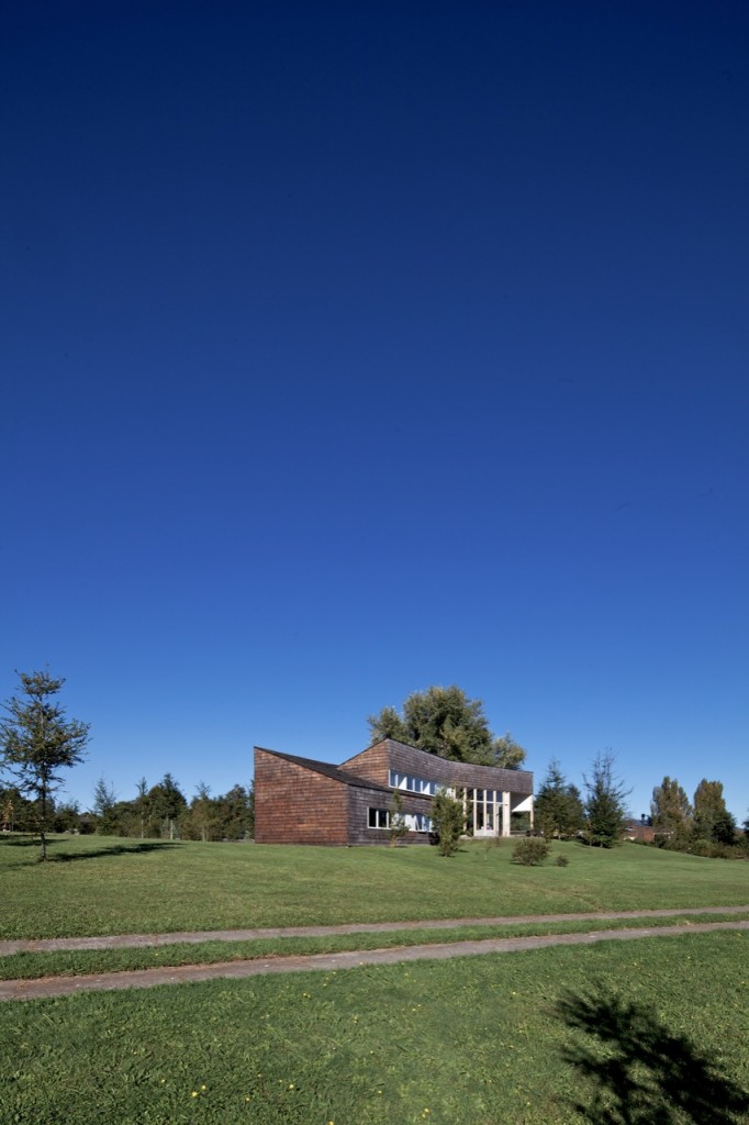 Browne I House by MOBIL Arquitectos