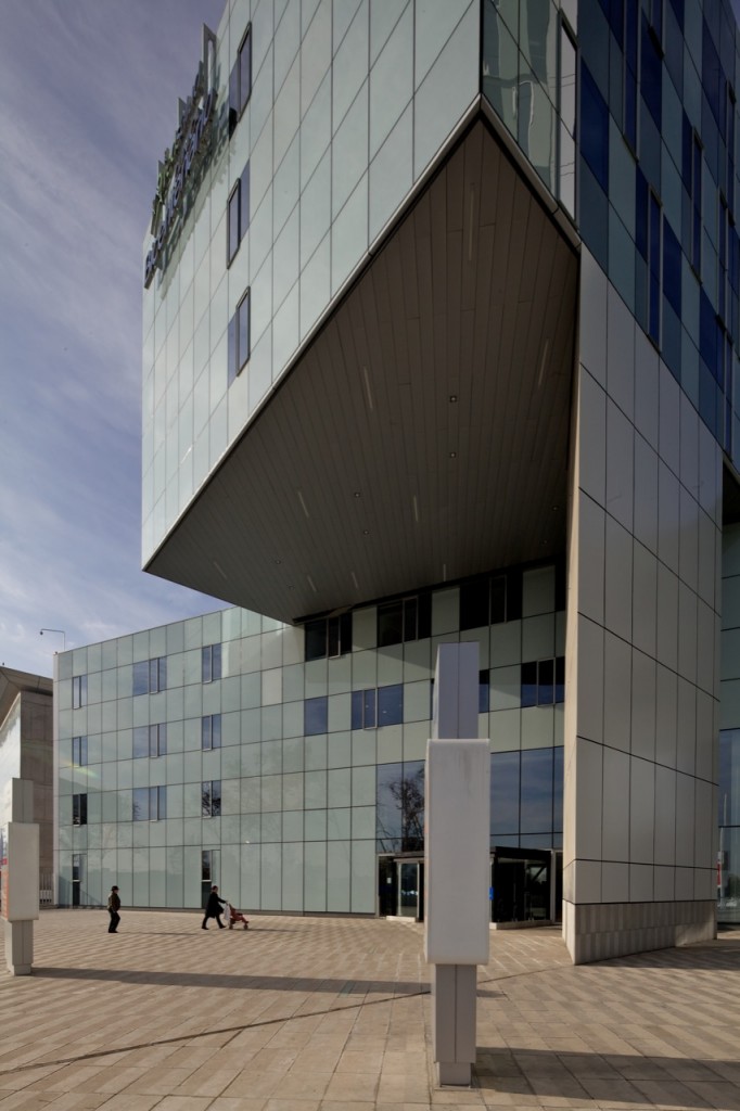 Bicentenario Hospital by MOBIL Arquitectos