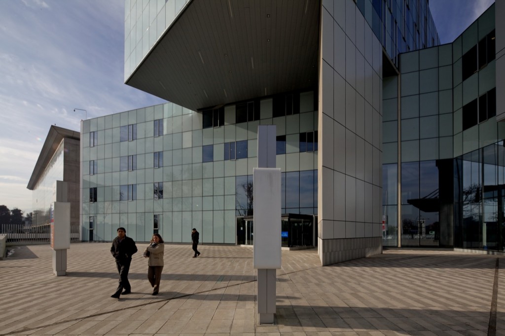 Bicentenario Hospital by MOBIL Arquitectos