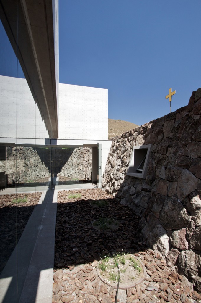 Auco Chapel by Undurraga Deves Arquitectos