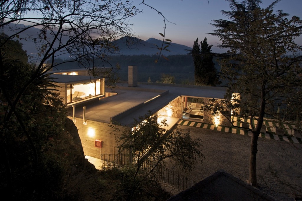 House in Graneros by Mas Fernandez Arquitectos