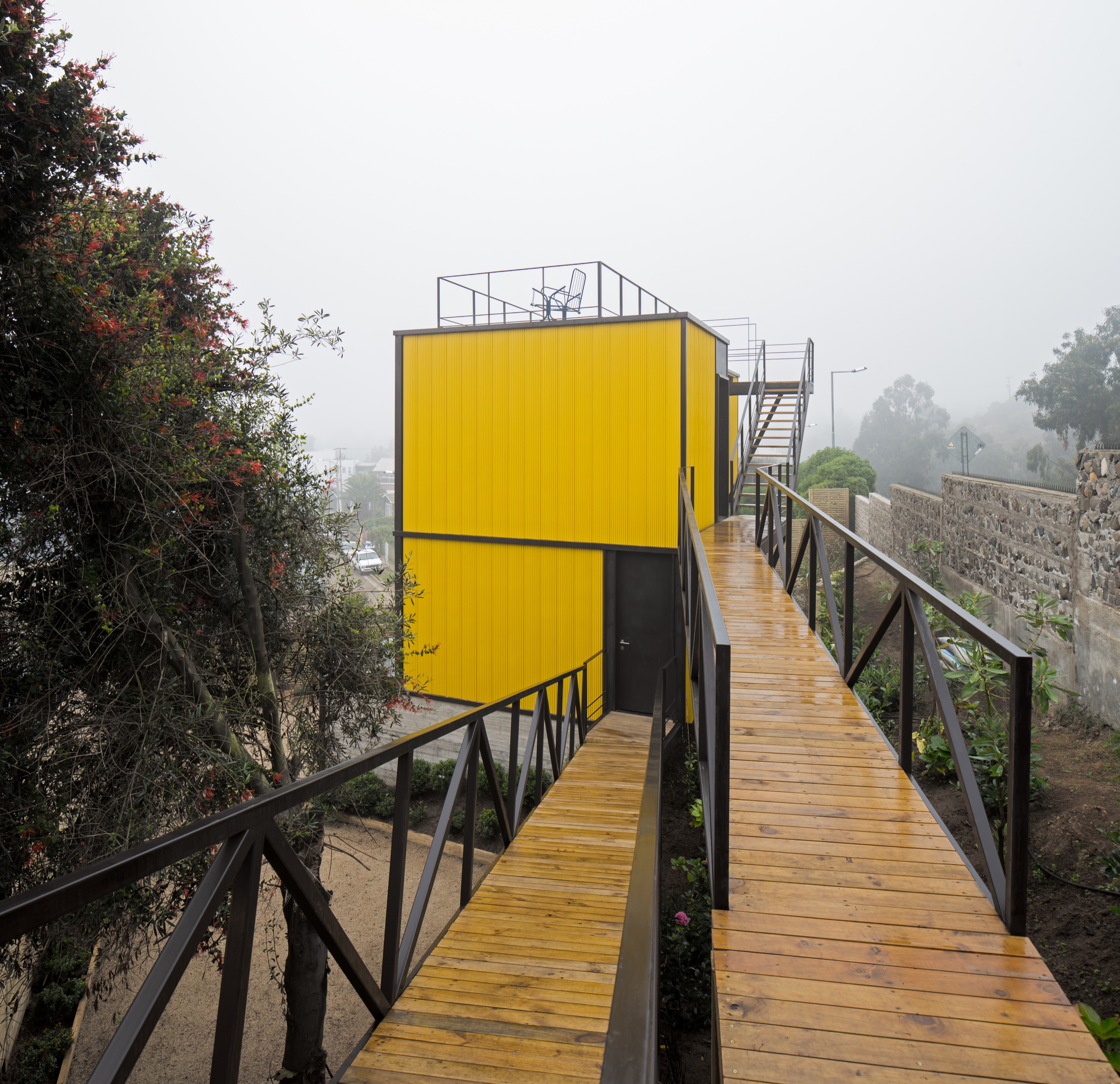 Yellow House in Zapallar, by Aguiló+Pedraza Arquitectos (19)