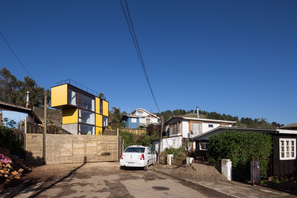 Yellow House in Zapallar, by Aguiló+Pedraza Arquitectos (12)