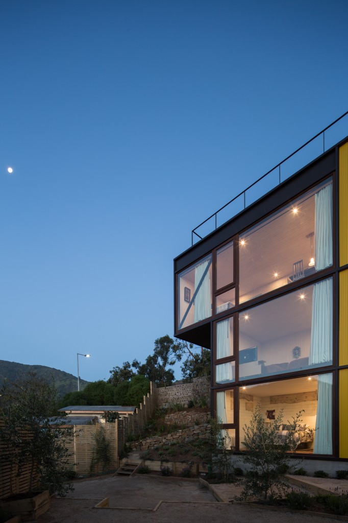 Yellow House in Zapallar, by Aguiló+Pedraza Arquitectos (6)