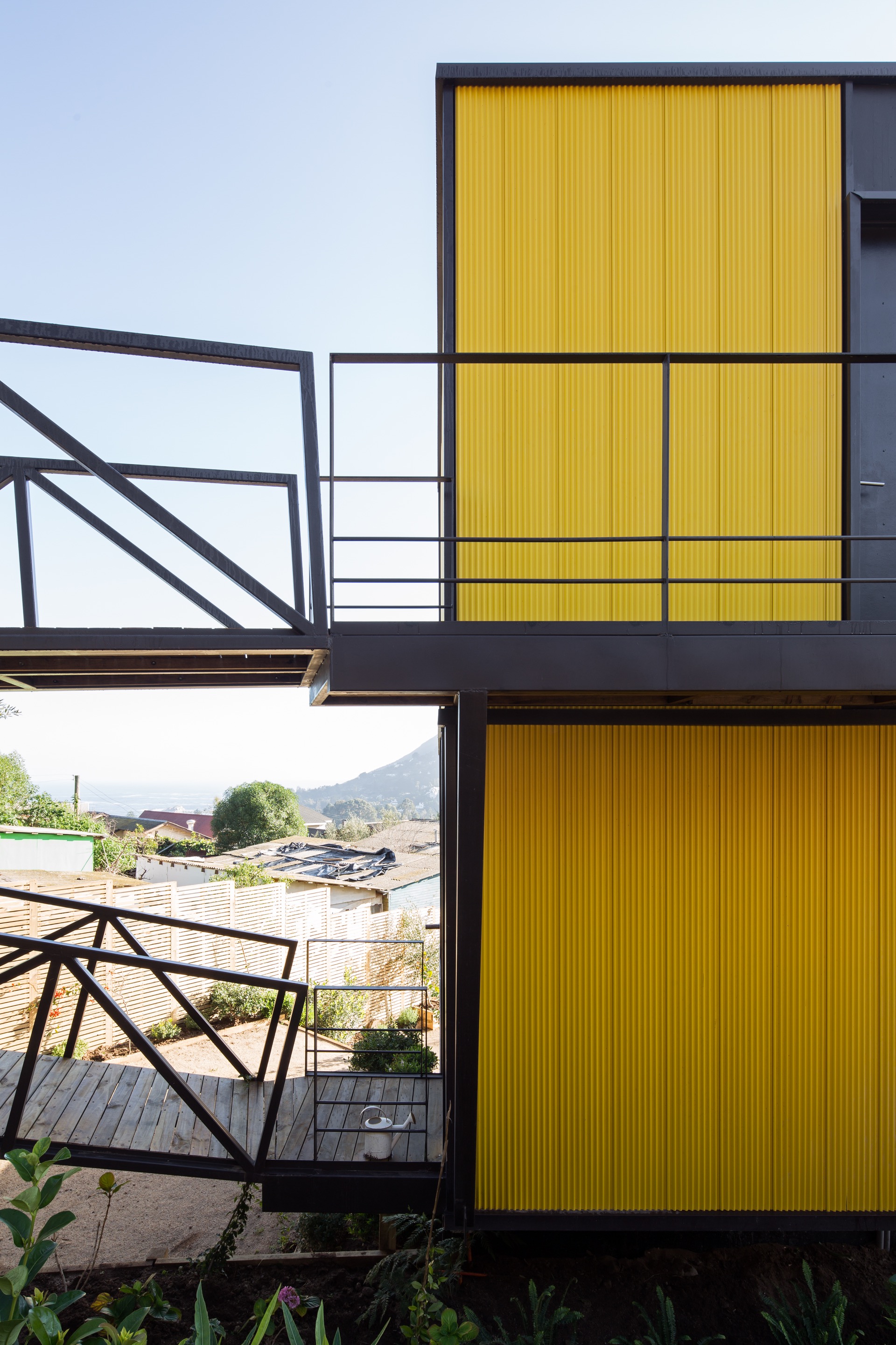 Yellow House in Zapallar, by Aguiló+Pedraza Arquitectos (15)