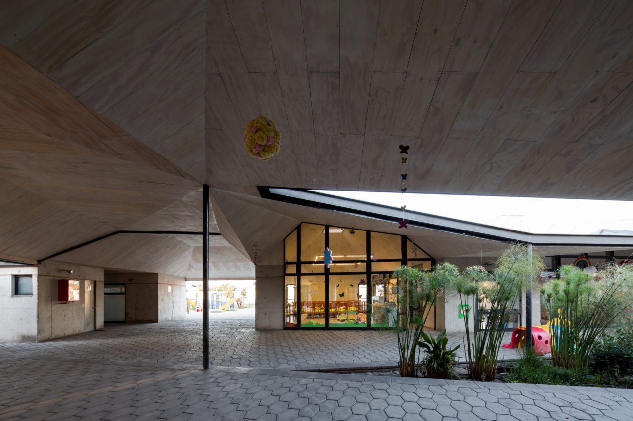 Jardín Infantil y Sala Cuna San Miguel Arcángel by Francisco León + Alicia Ross Arquitectos