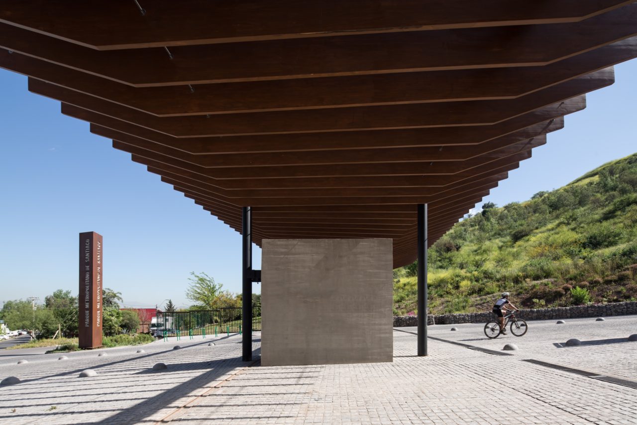 Zapadores Access to Parque Metropolitano by Cristobal Tirado