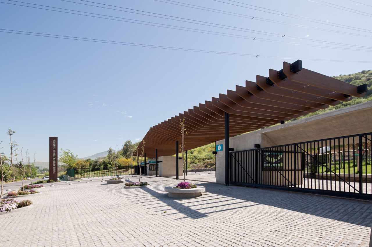 Zapadores Access to Parque Metropolitano by Cristobal Tirado