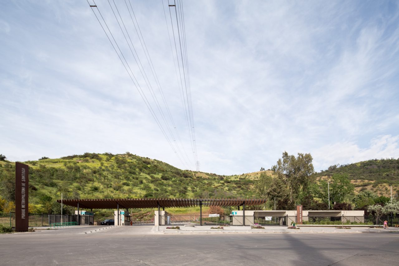 Zapadores Access to Parque Metropolitano by Cristobal Tirado