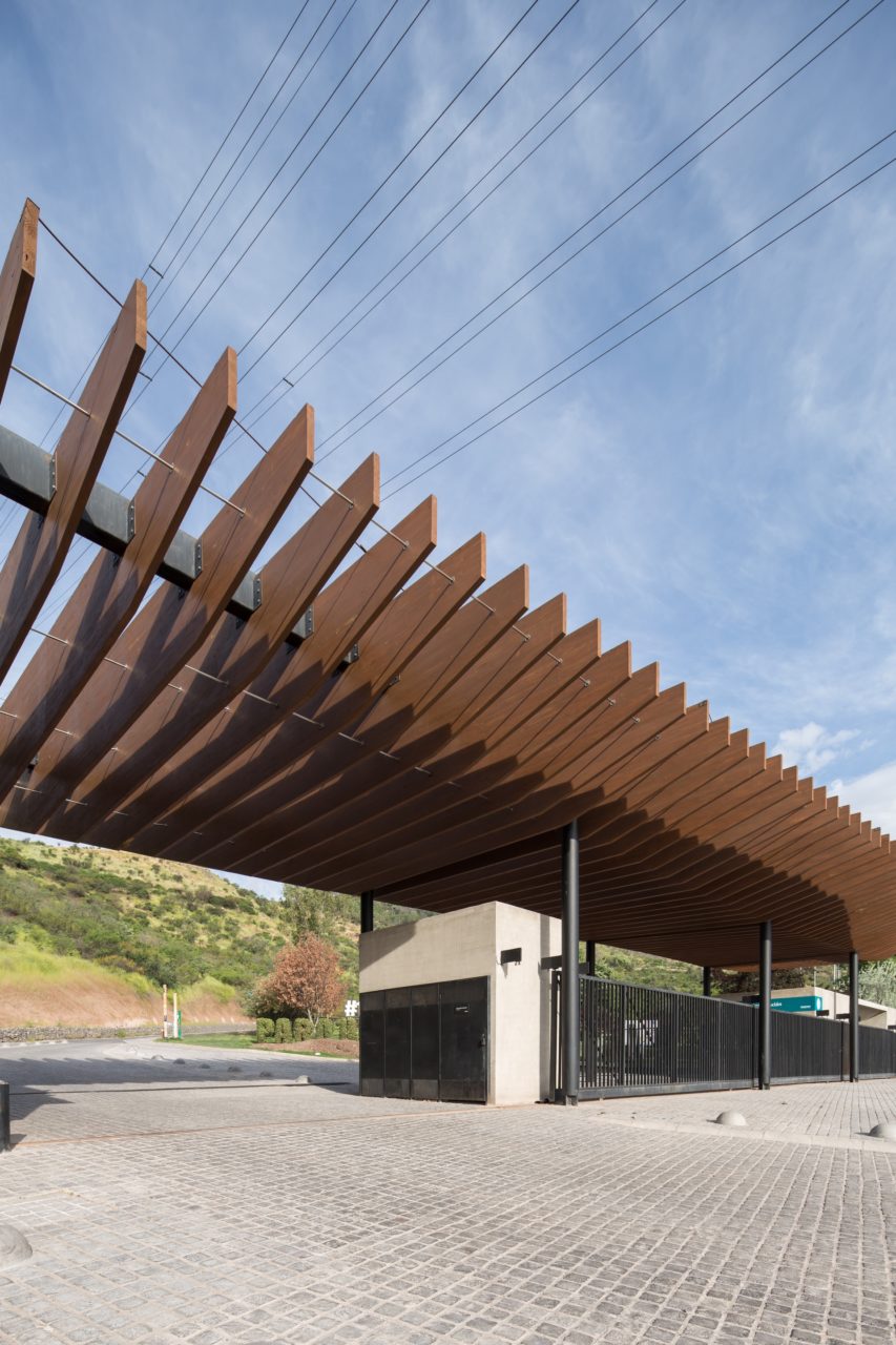 Zapadores Access to Parque Metropolitano by Cristobal Tirado