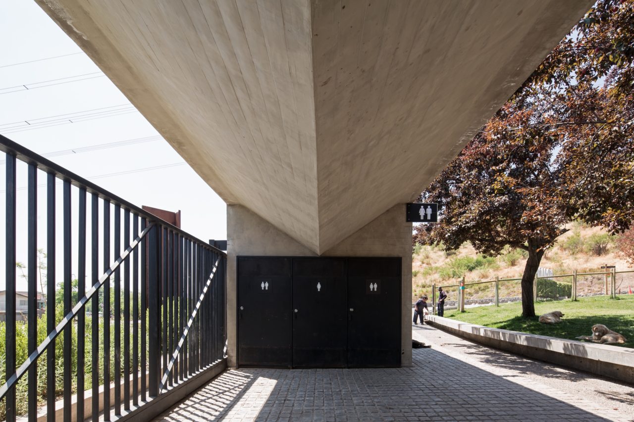 Zapadores Access to Parque Metropolitano by Cristobal Tirado