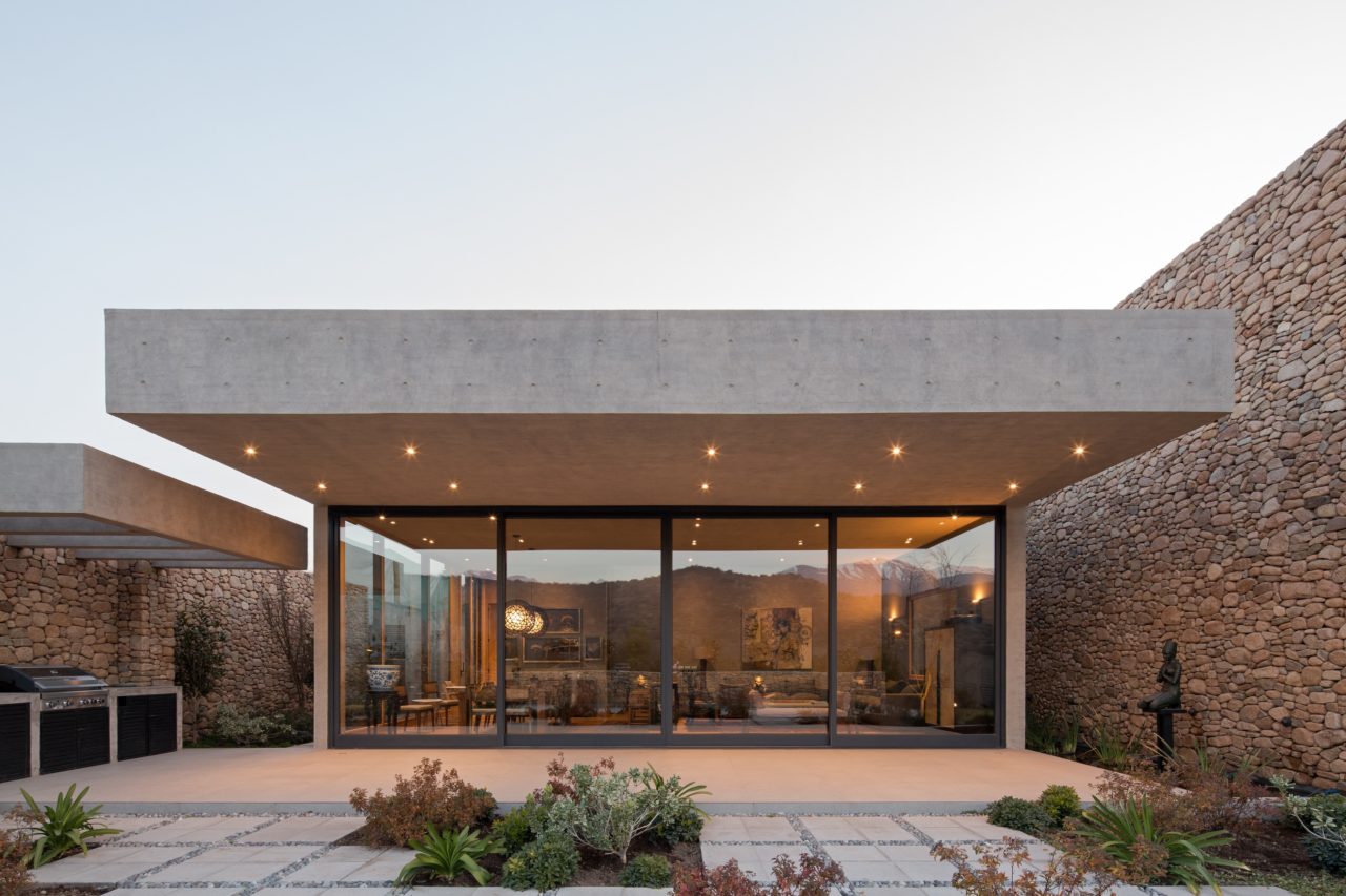 Cerro la Cruz House by Turner Arquitectos