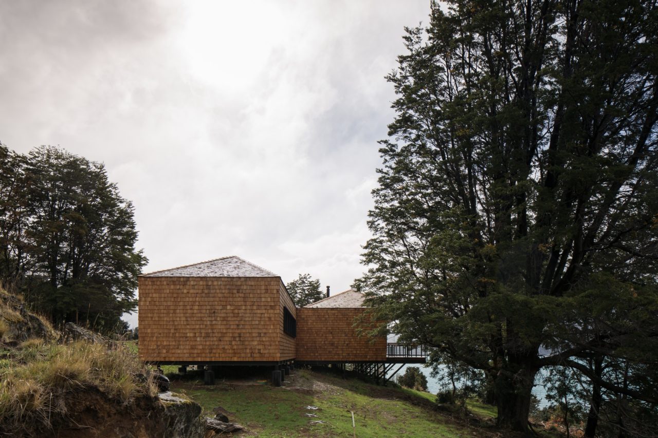 Hats House by SAA arquitectura + territorio