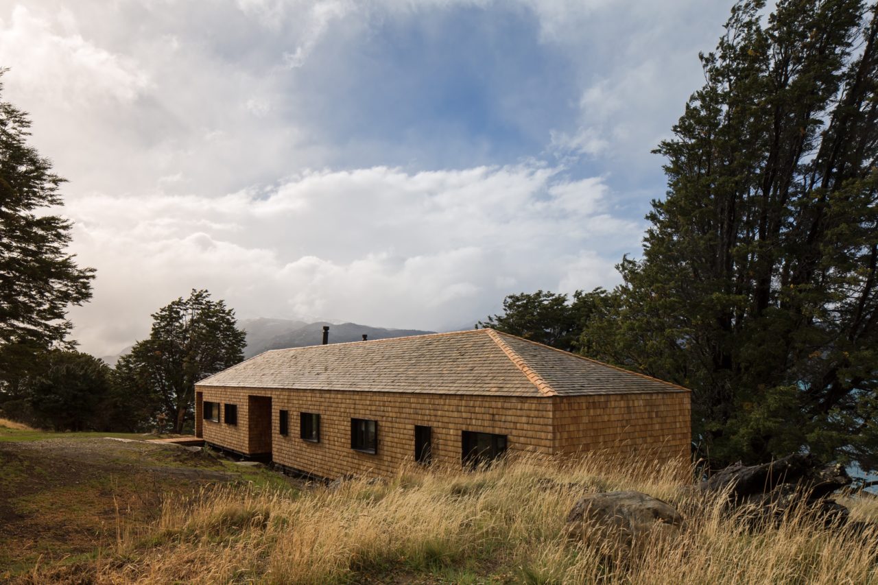 Hats House by SAA arquitectura + territorio