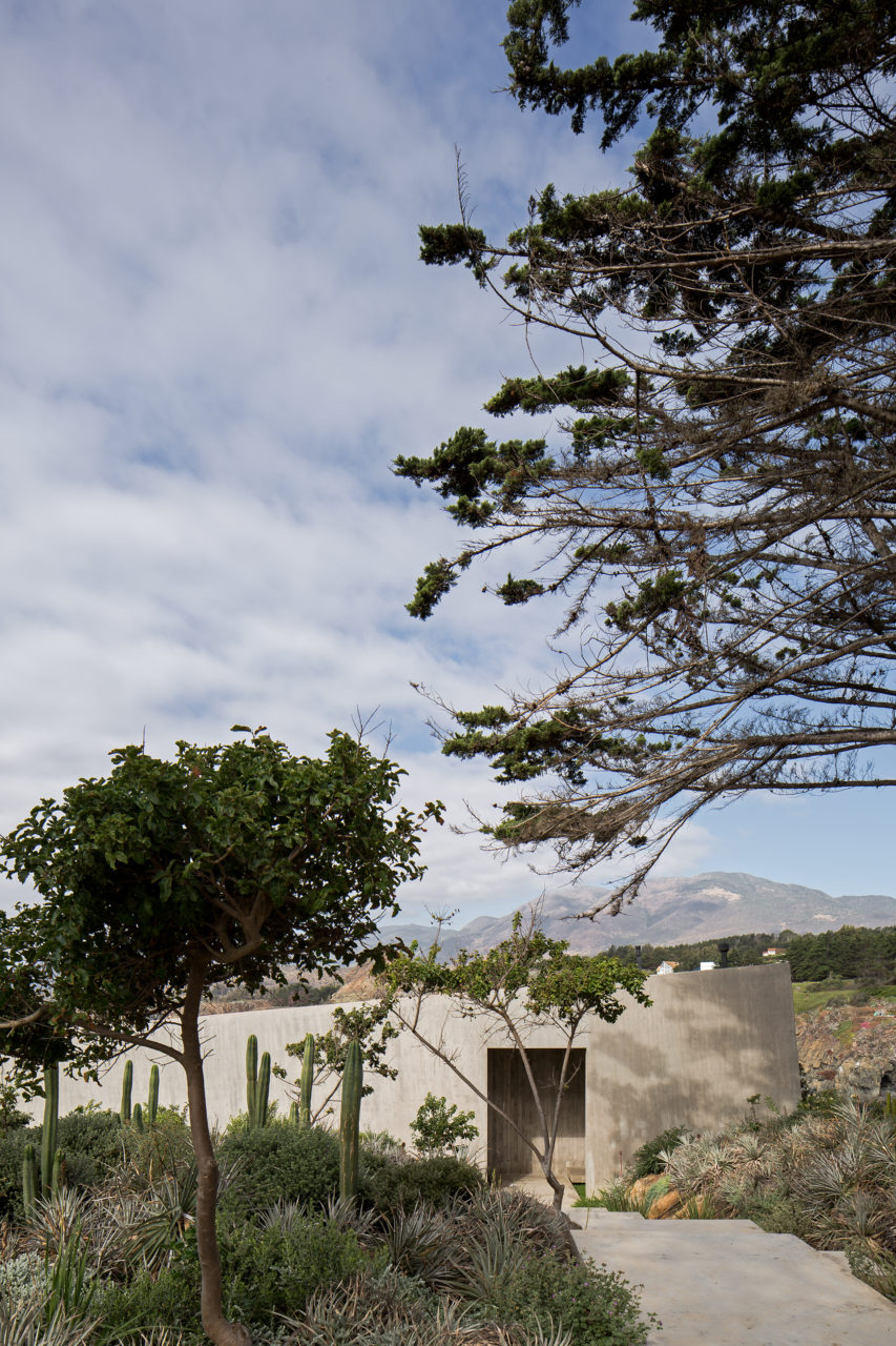 Bahia Azul House by Assadi Arquitectos & Francisca Pulido