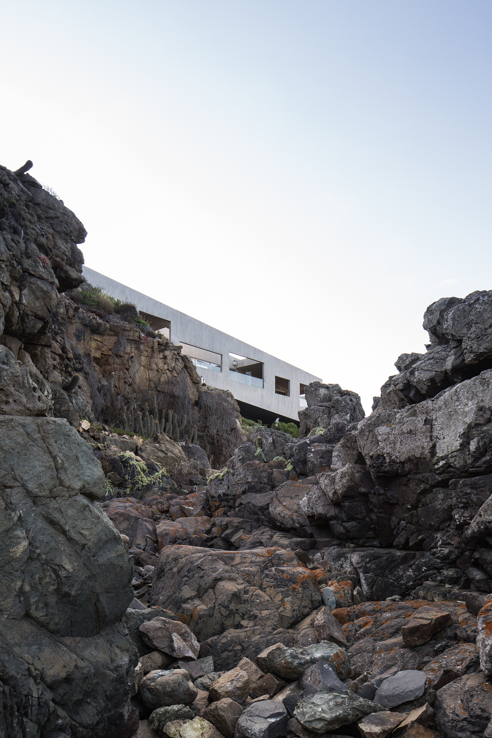 Bahia Azul House by Assadi Arquitectos & Francisca Pulido