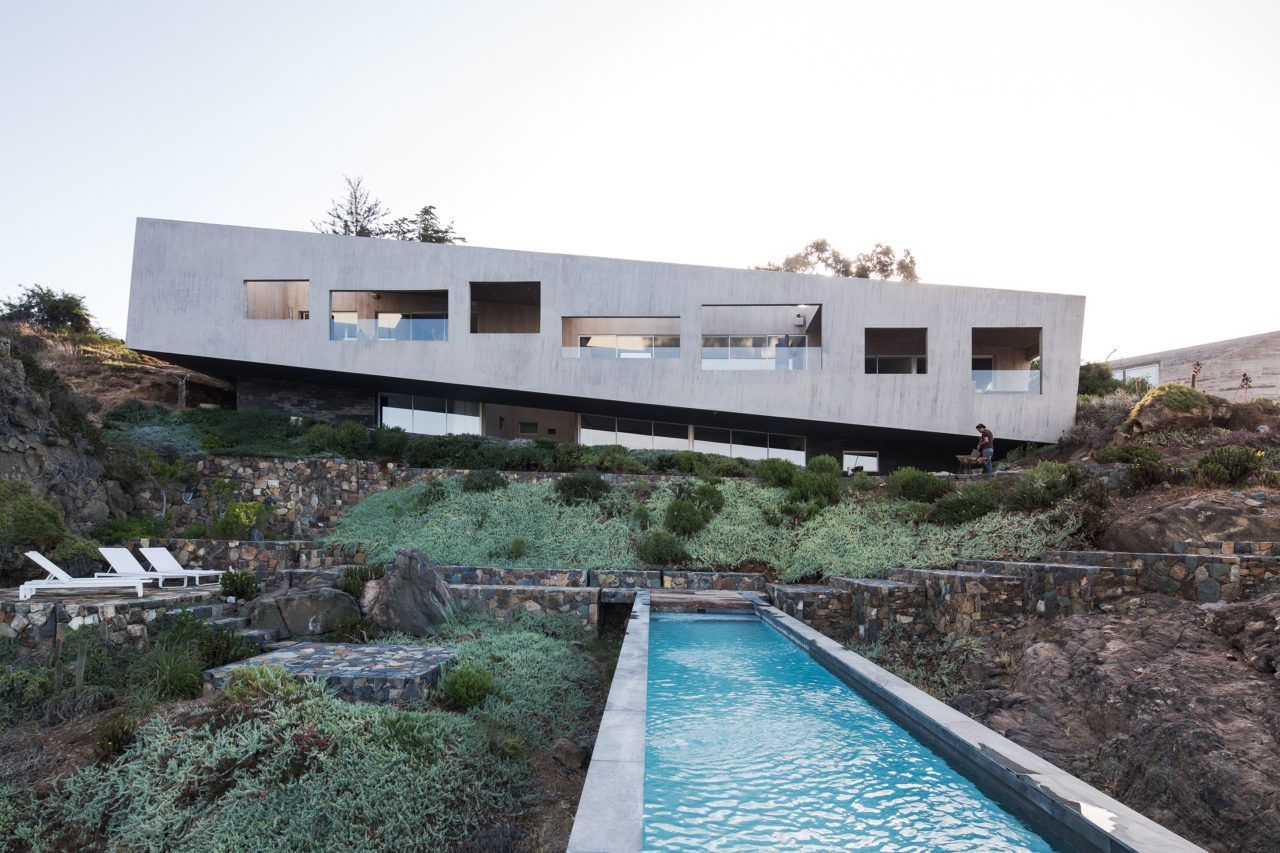 Bahia Azul House by Assadi Arquitectos & Francisca Pulido