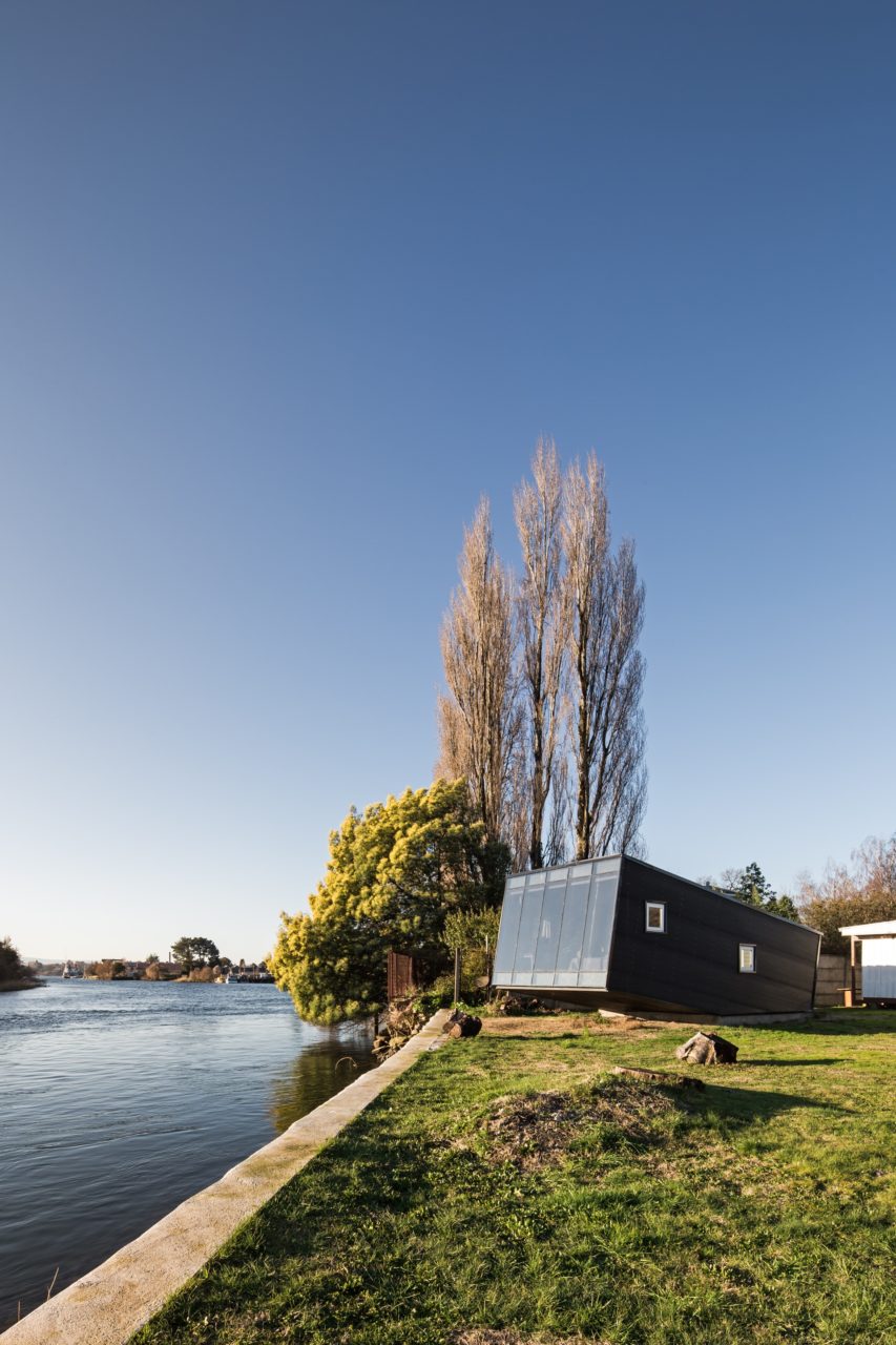 Riverside Cabin by Arce & Westermeier