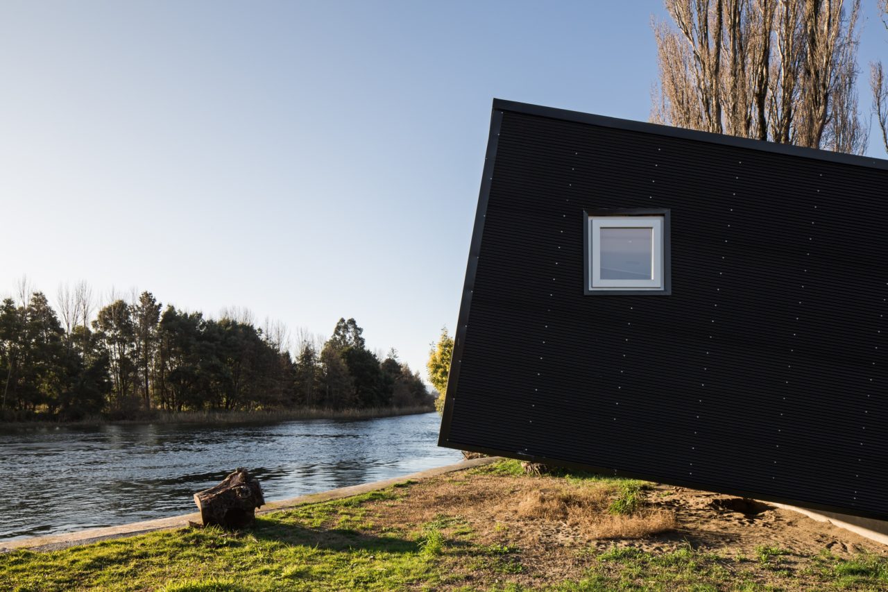 Riverside Cabin by Arce & Westermeier