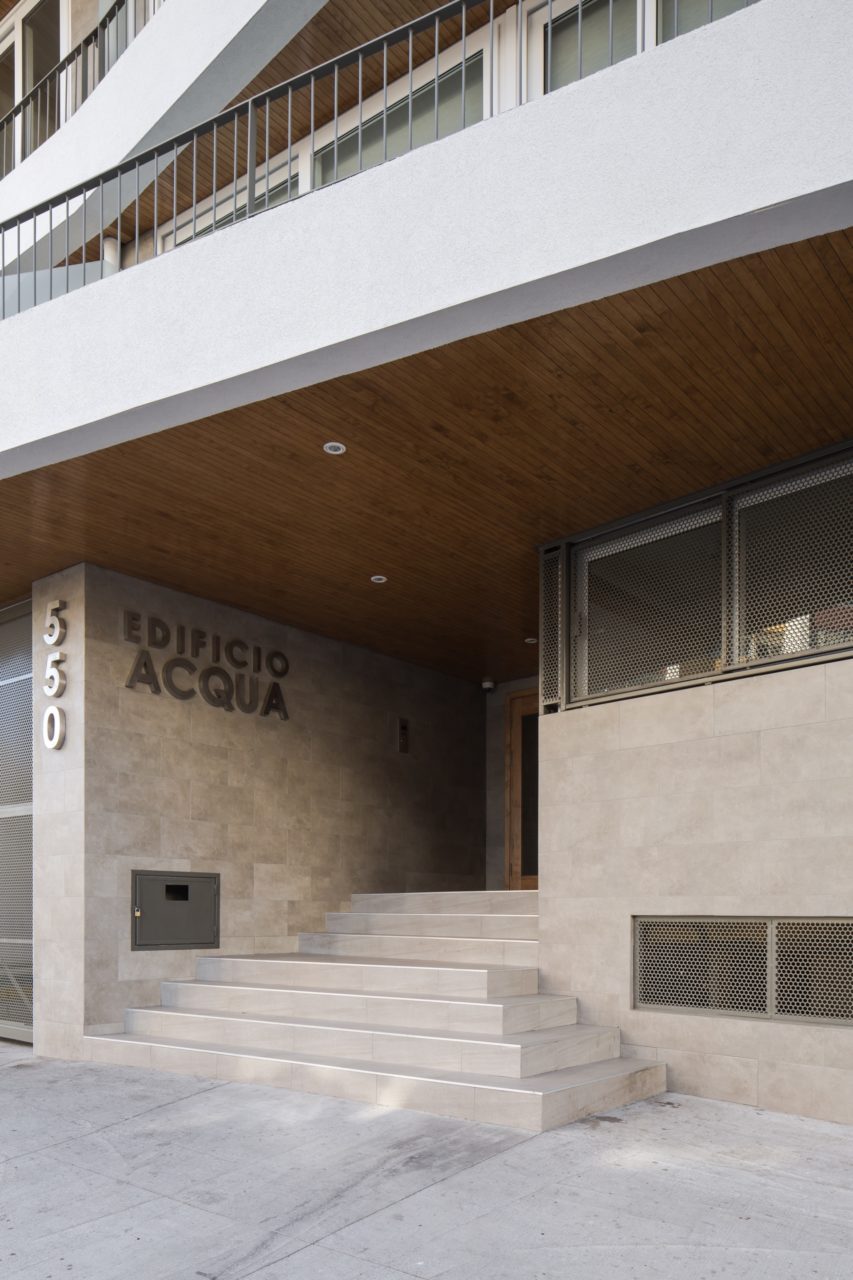 Acqua Building by Rearquitectura