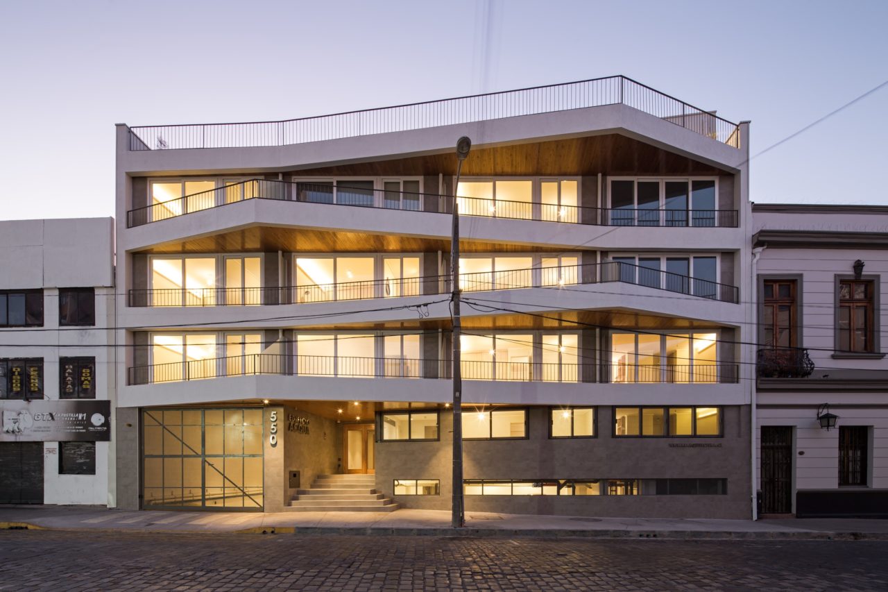 Acqua Building by Rearquitectura