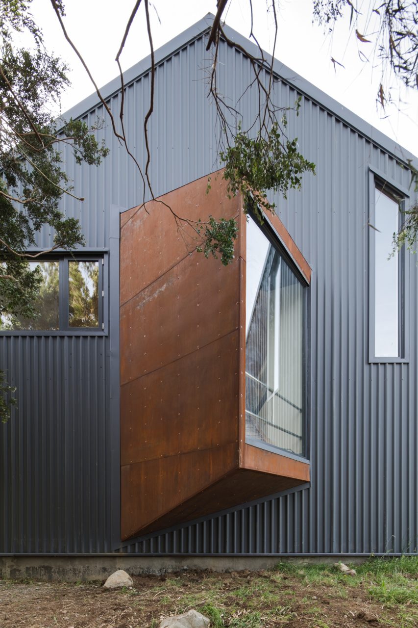 Keepex Offices by Lagar Arquitectos