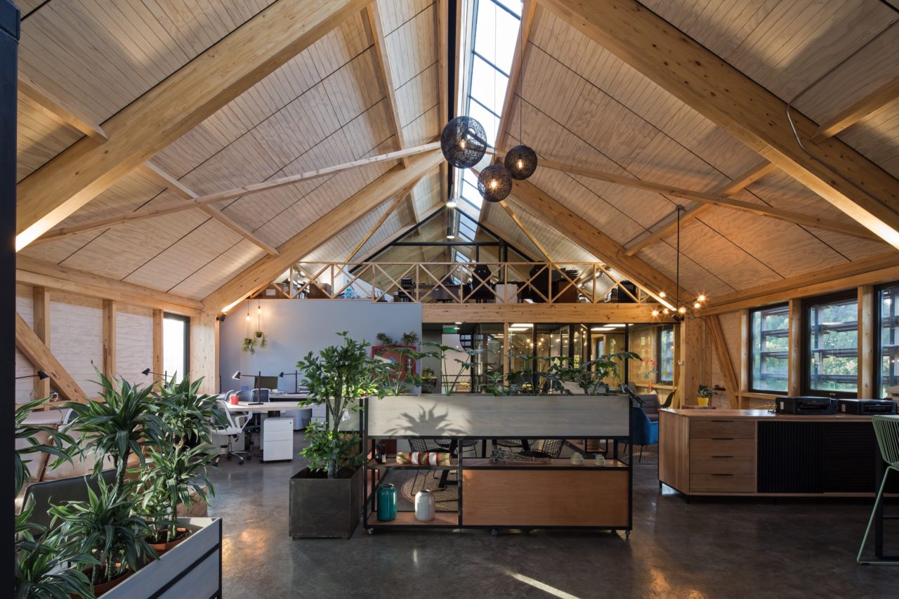 Keepex Offices by Lagar Arquitectos