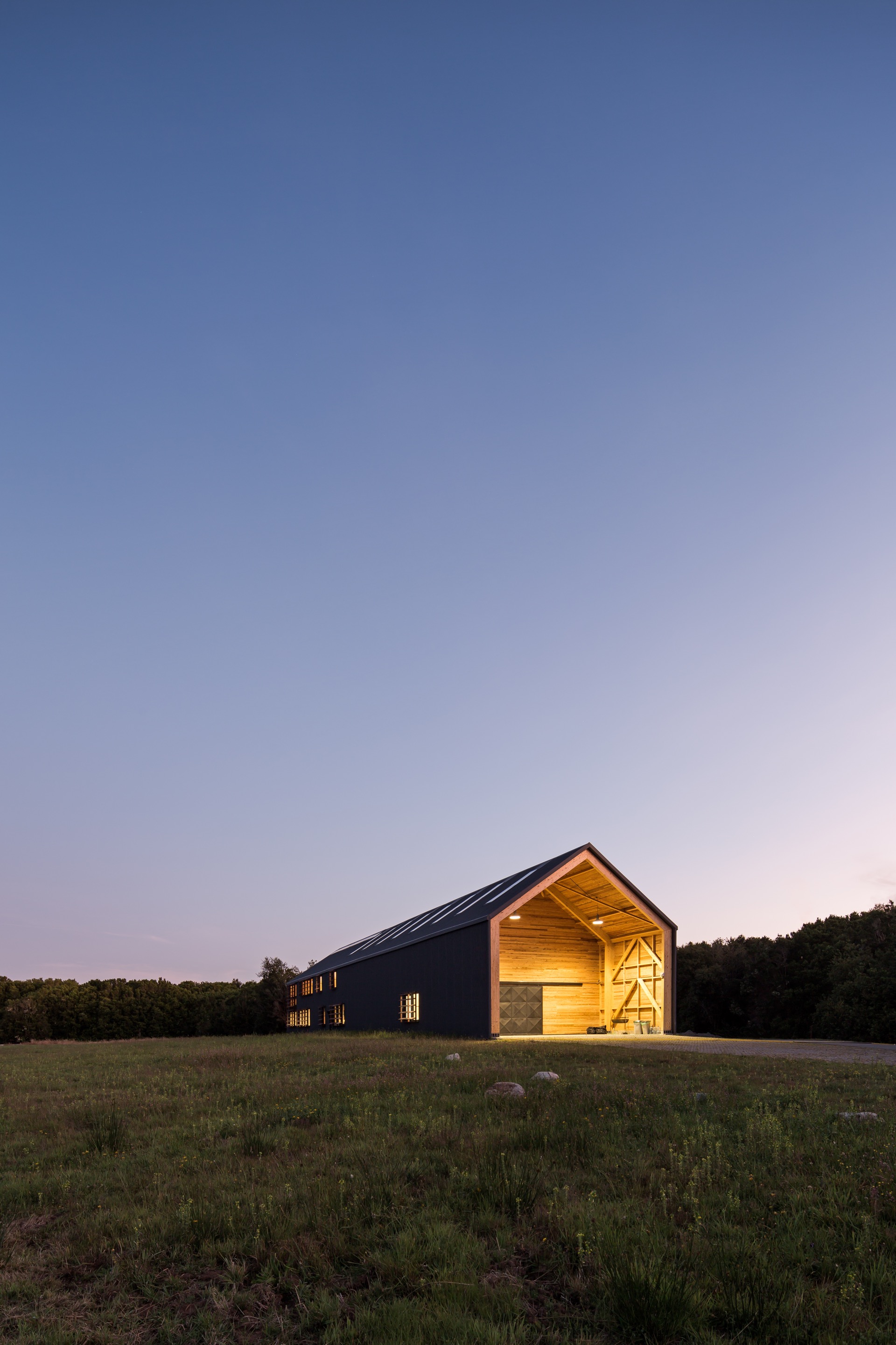 Keepex Offices by Lagar Arquitectos