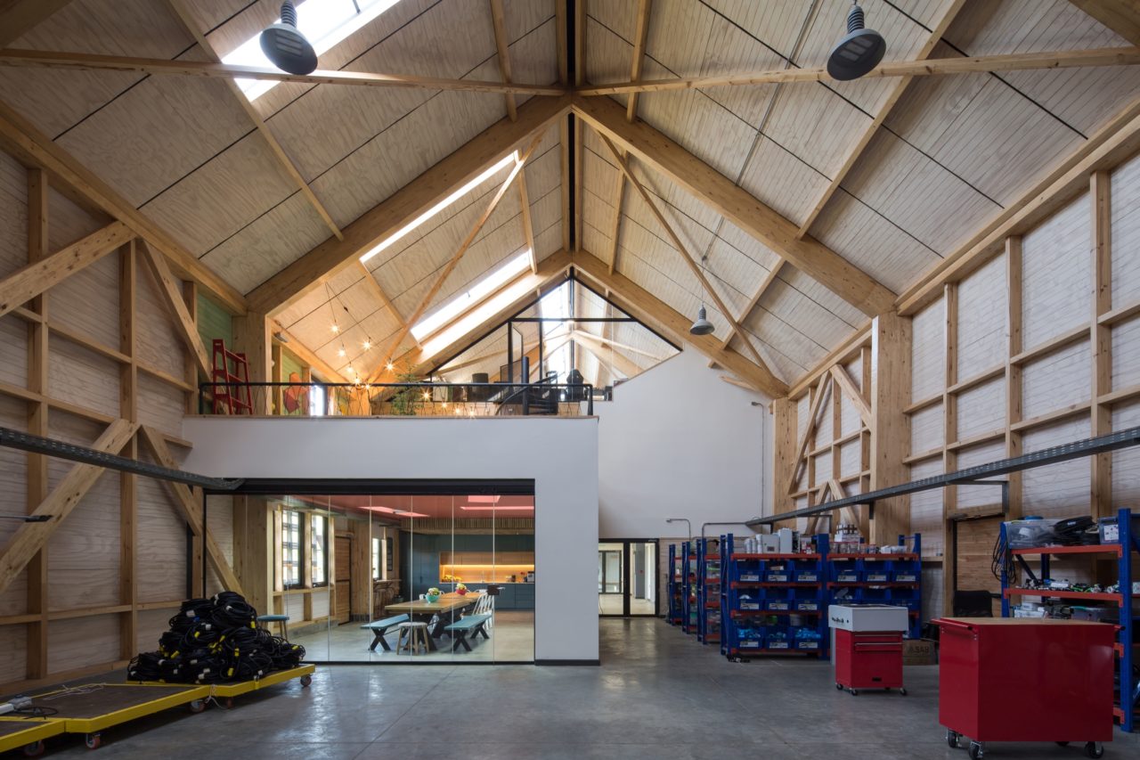 Keepex Offices by Lagar Arquitectos