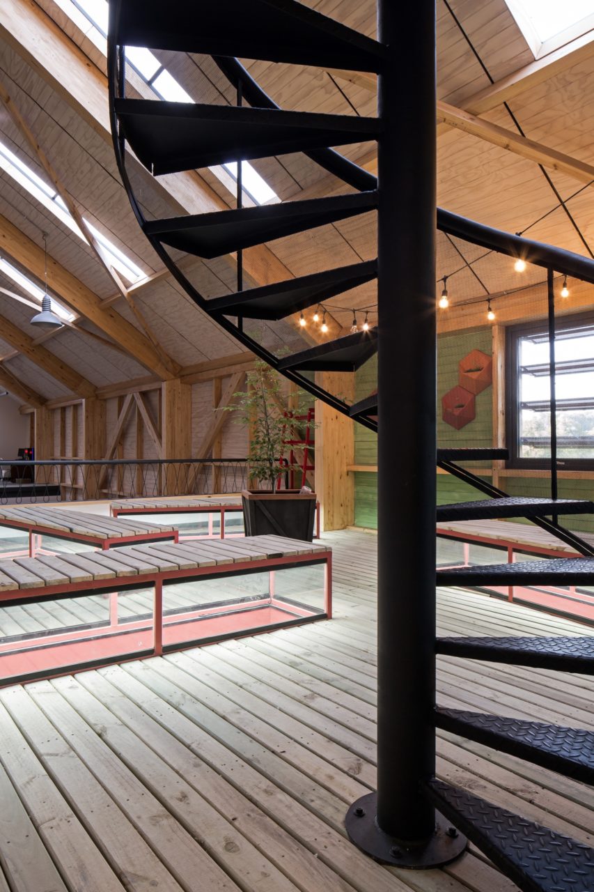 Keepex Offices by Lagar Arquitectos