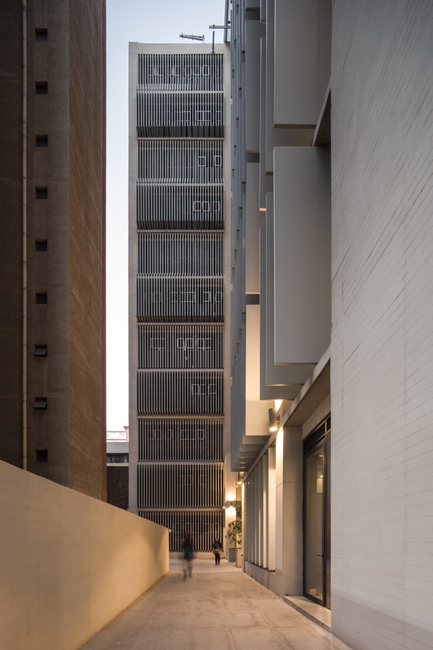 Centenario Building by Gonzalo Mardones Viviani