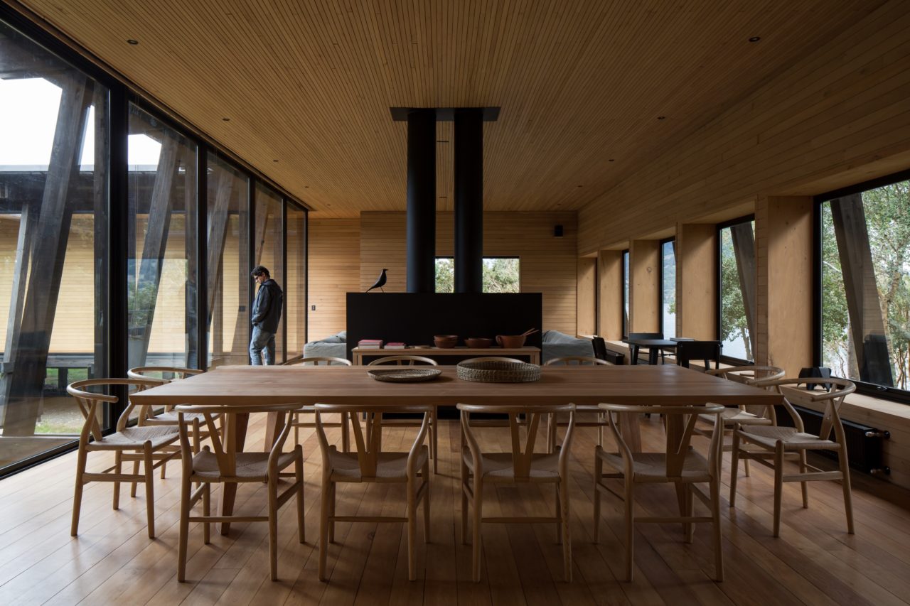 Casa Lago Ranco / Guillermo Hevia + Catalina Poblete