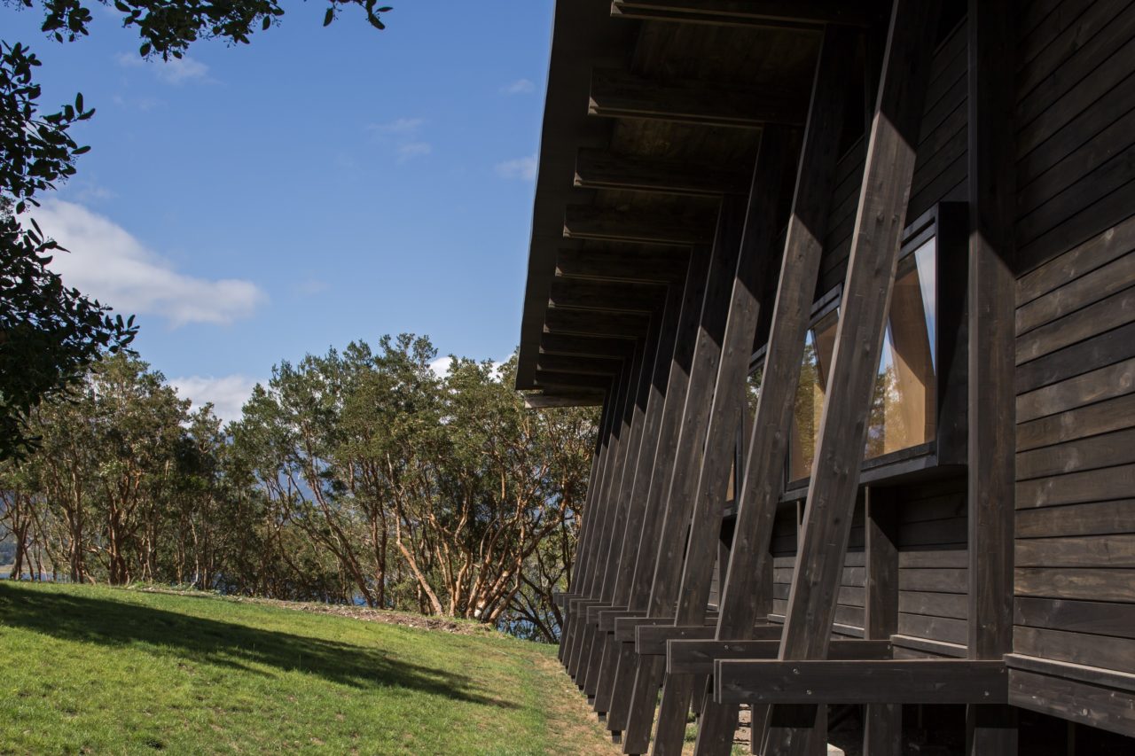 Casa Lago Ranco / Guillermo Hevia + Catalina Poblete